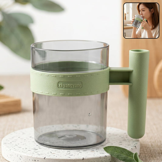 Clear plastic reusable cup with handle, suitable for water, tea, and coffee, by Wukusy, shown with a transparent design and lid.