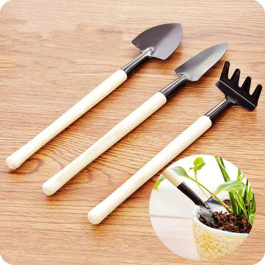 Wukusy kids garden tools set includes a trowel, shovel, and rake, perfect for children’s outdoor gardening play.