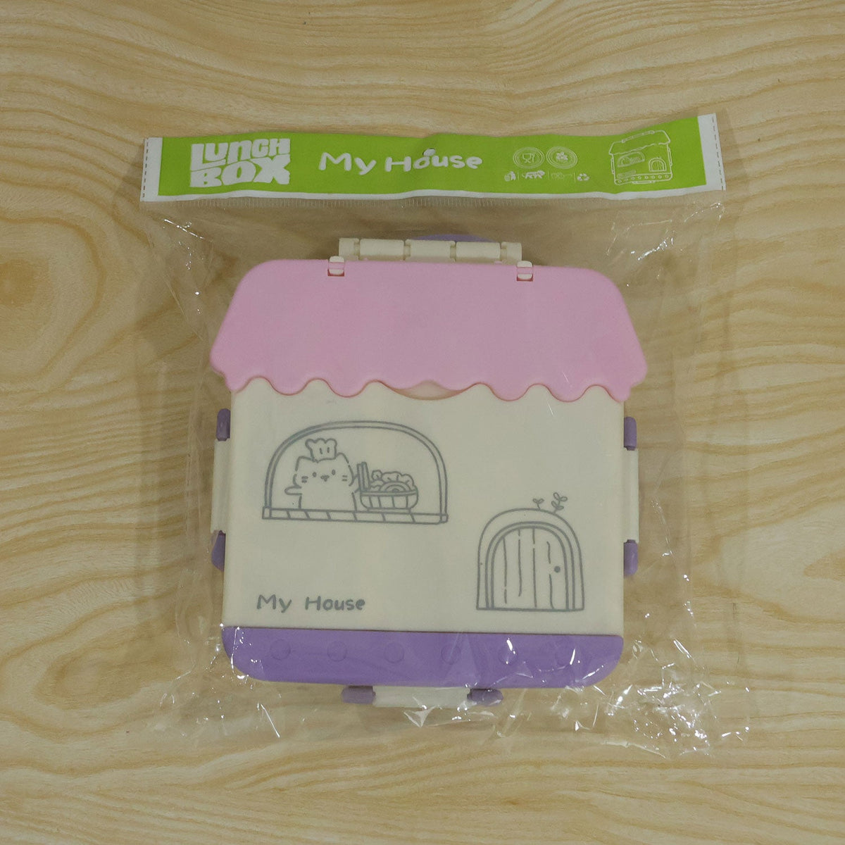 Wukusy house-shaped plastic kids lunch box with handle, spoon, and fork, measuring 17x17x6.5 cm, colorful and child-friendly.