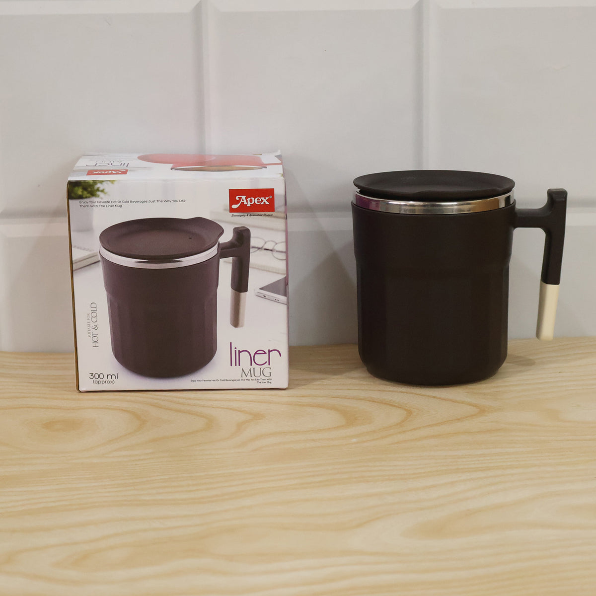 Wukusy Apex compact coffee mug, 300ml matte black with handle and lid, shown with lid on for a sleek, modern look