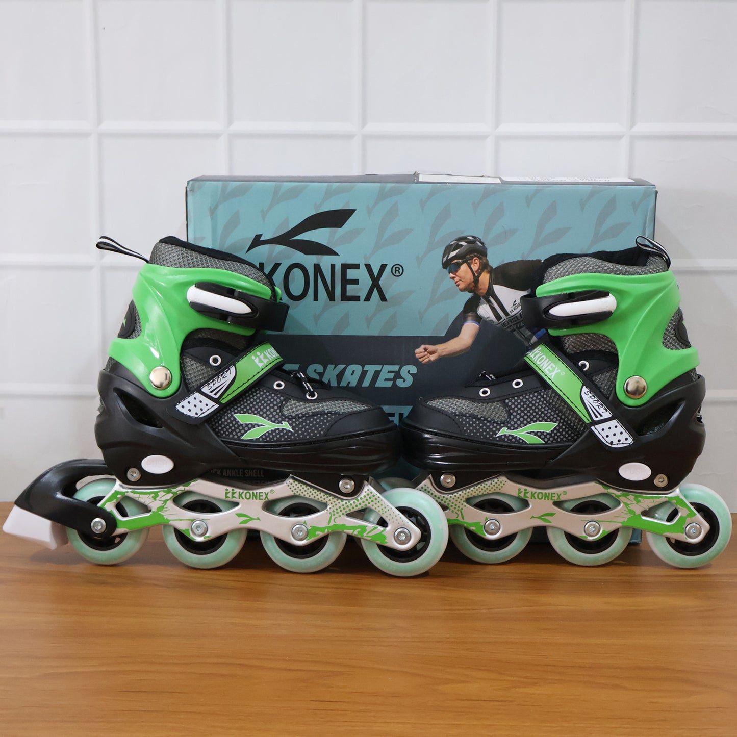 Pair of Wukusy professional adjustable inline skates for kids and adults, featuring sturdy design and adjustable size for sports activity.