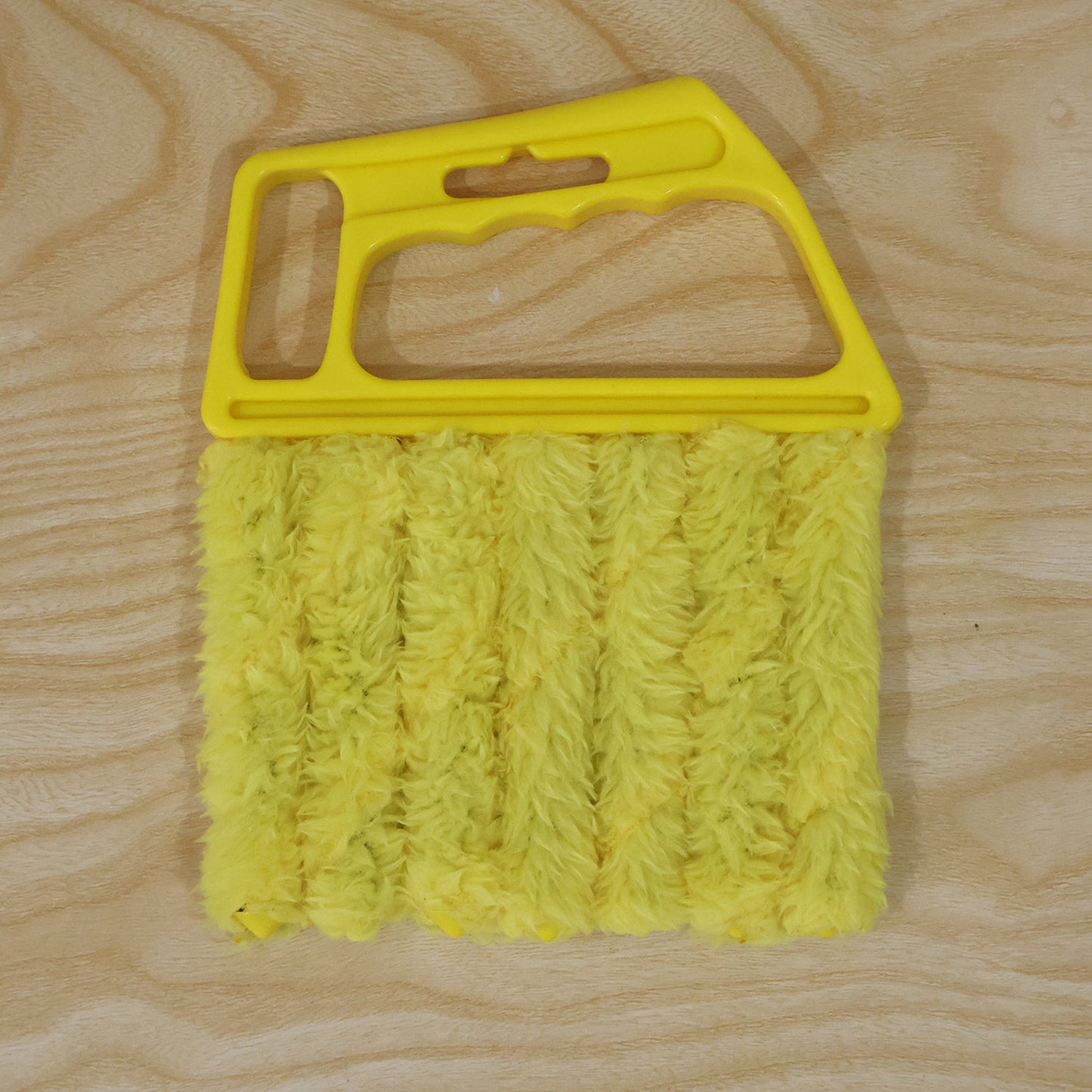 Wukusy microfiber blind cleaner duster brush for window blinds and AC vents, showing the brush with soft microfiber bristles.
