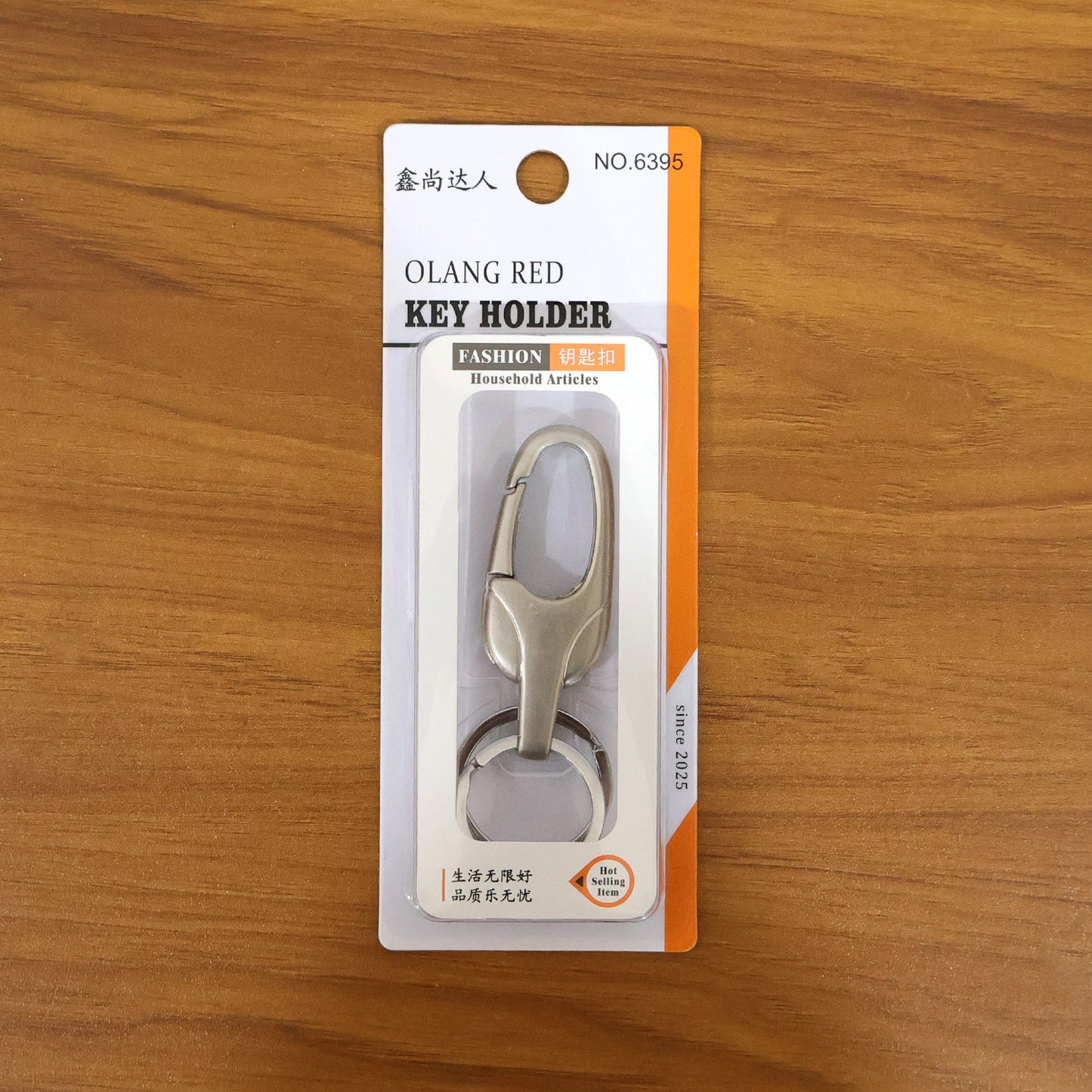 Wukusy stylish metal key holder with secure lock clip, featuring a sleek design and keychain attachment for organizing keys.