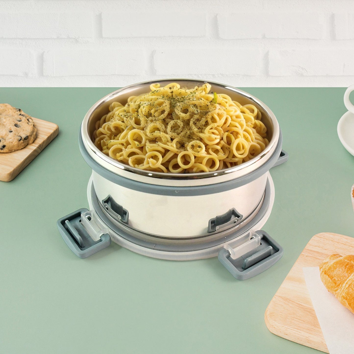 Wukusy Apex round airtight food storage container, 500ml capacity, clear plastic with a secure lid, ideal for kitchen storage.
