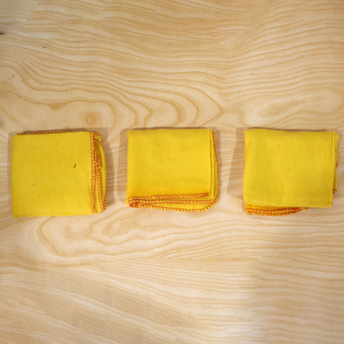 Three yellow cotton duster cloths for home and kitchen cleaning, each measuring 46x46 cm, by Wukusy.