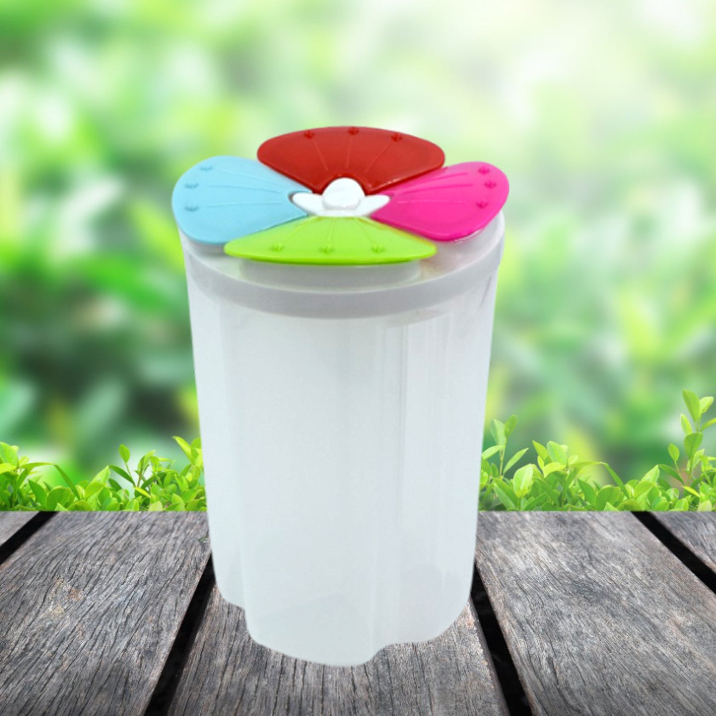 Wukusy 2822 four-section transparent plastic storage container for food, airtight and ideal for kitchen organization