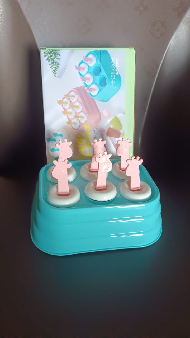 Wukusy plastic 6-cavity giraffe-shaped popsicle molds for homemade ice pops in a home kitchen setting.