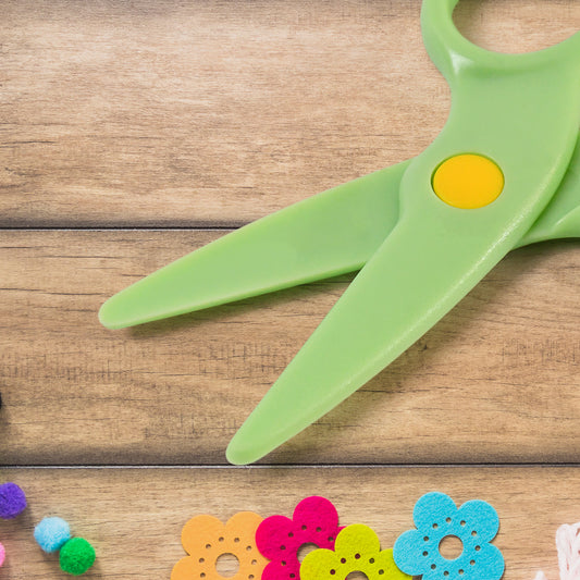 Wukusy plastic safety scissors for preschool training, suitable for office use, with rounded blades and colorful handles.