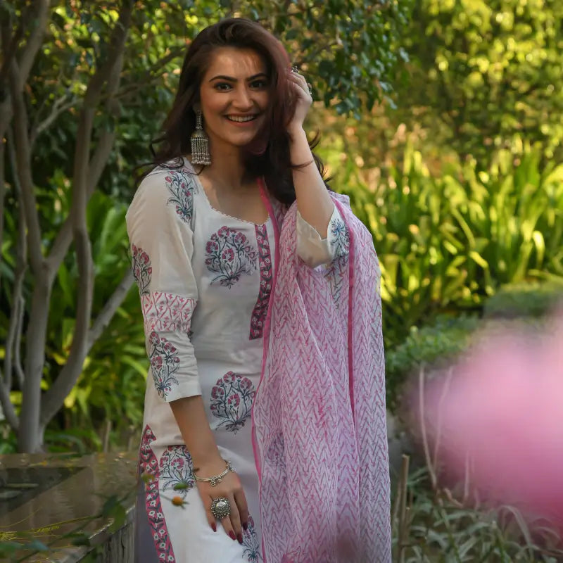 Alvami Women White Printed Pure Cotton Kurta And Pant Set