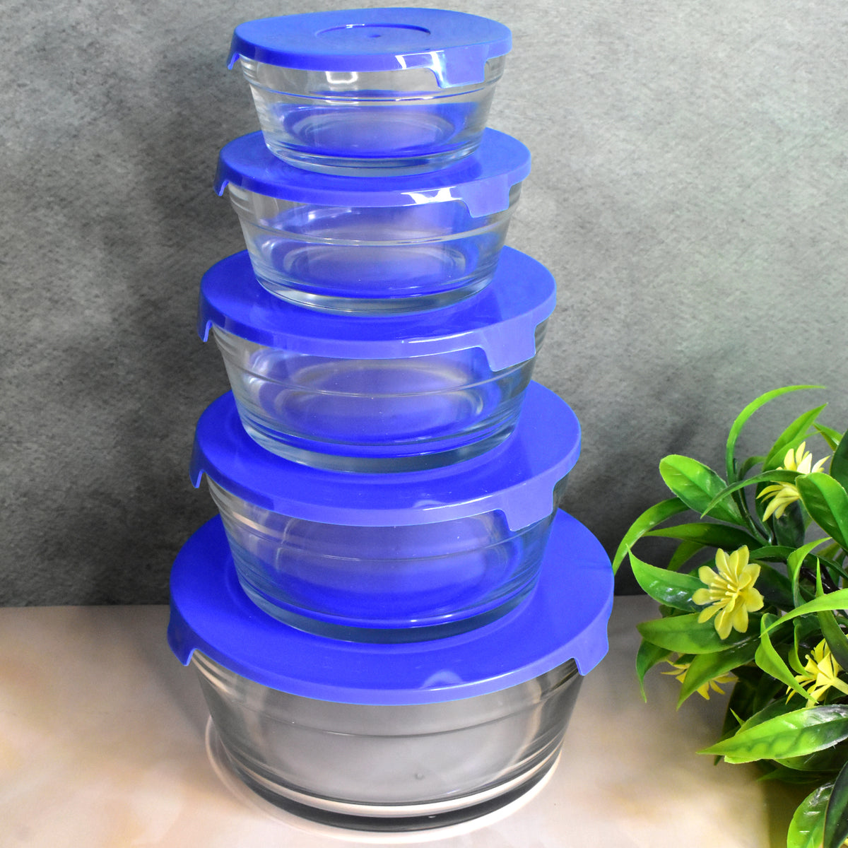 Set of five Wukusy modern glass mixing and storage bowls with lids, clear and stylish for kitchen use.