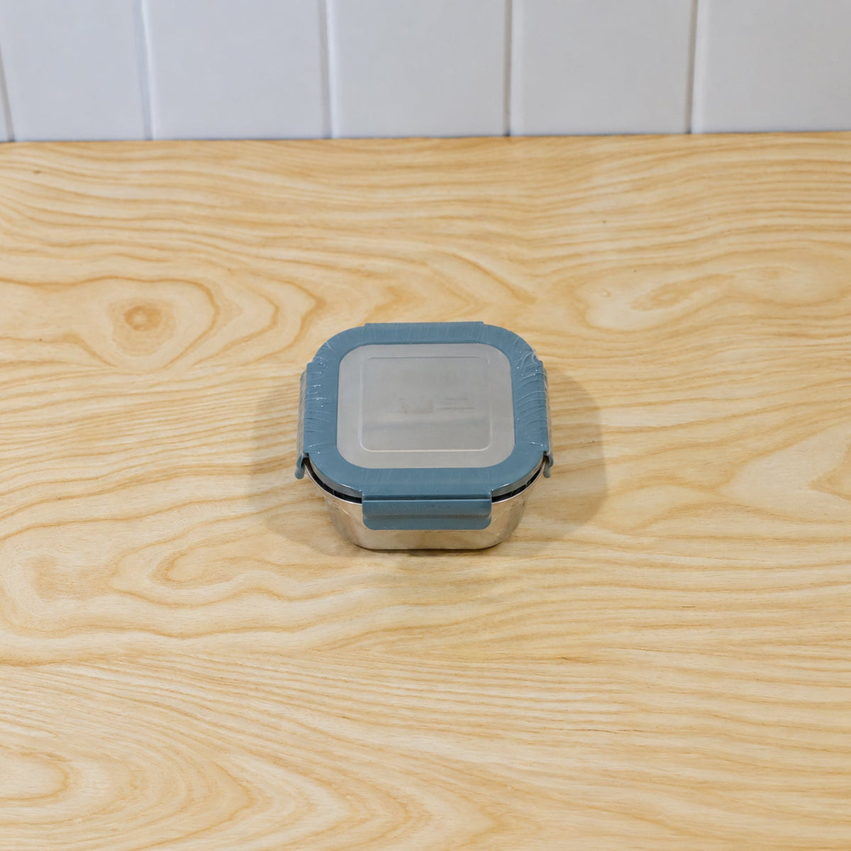 Wukusy Apex Square Steel Food Container with 300ml capacity and clip lock lid, ideal for lunch storage and food preservation.