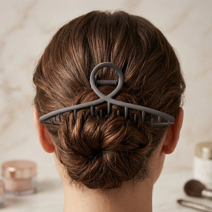 Wukusy large hair claw clip with strong grip, designed for secure hold and easy styling of thick or long hair.