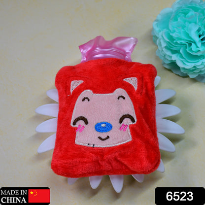 Pink cat-shaped hot water bag with cover by Wukusy, used for pain relief and warming neck, shoulders, hands, feet, and menstrual cramps.