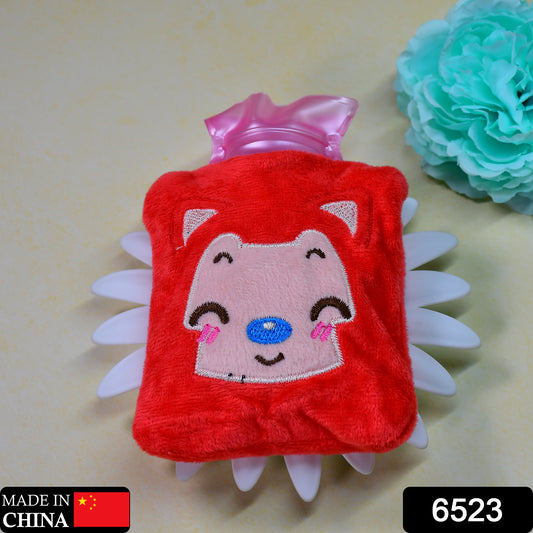 Pink cat-shaped hot water bag with cover by Wukusy, used for pain relief and warming neck, shoulders, hands, feet, and menstrual cramps.