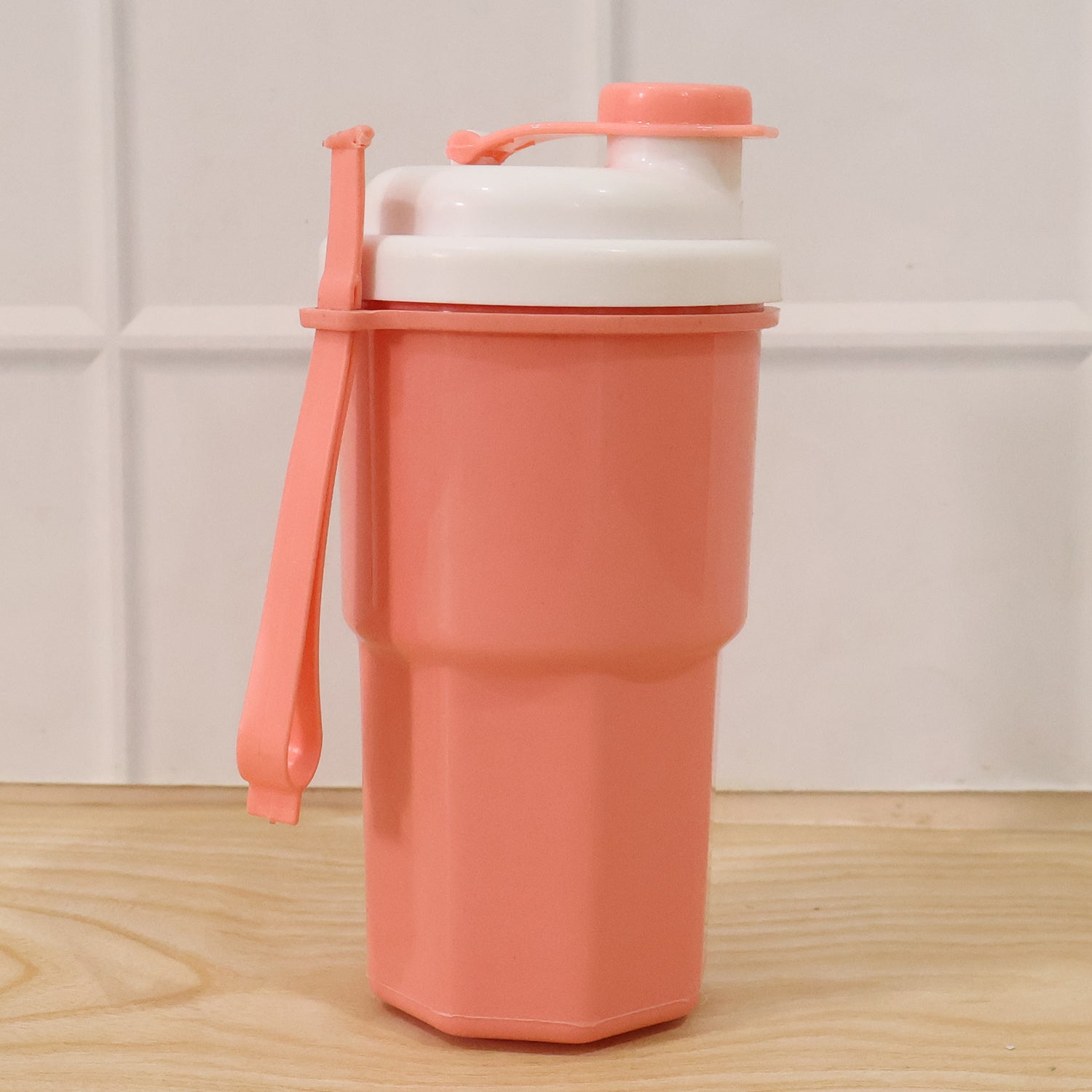 Wukusy 400ml multipurpose protein tumbler with secure flip lid, stainless steel body and spill-proof design.