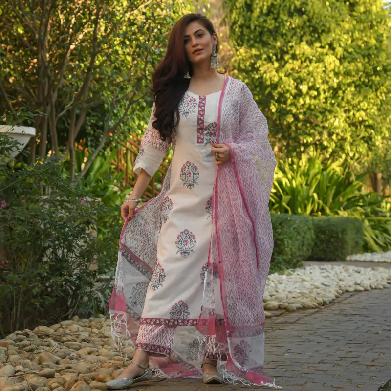 Alvami Women White Printed Pure Cotton Kurta And Pant Set