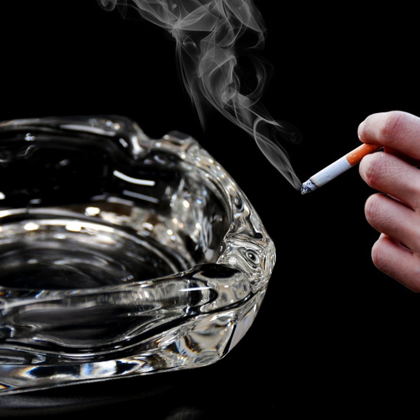 Round glass ashtray with crystal quality by Wukusy, suitable for home or outdoor use, tabletop cigar and cigarette holder.