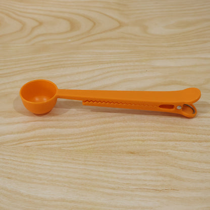Multipurpose Plastic Kitchen Clamp 2 In 1 Measuring Scoop Bag Clip (1 Pc)