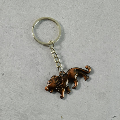 Wukusy elegant walking lion metal keychain featuring a detailed lion design on a silver-tone keychain.