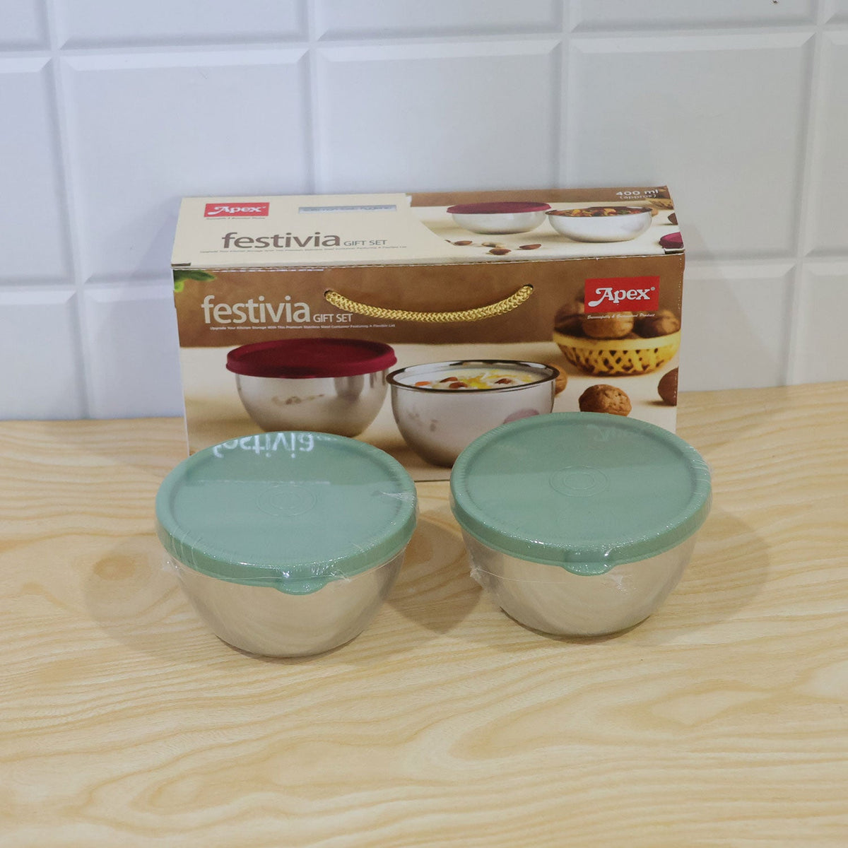 Wukusy Apex stainless steel container with lid, 400 ml capacity, part of a 2-piece kitchen gift set, ideal for storing food.