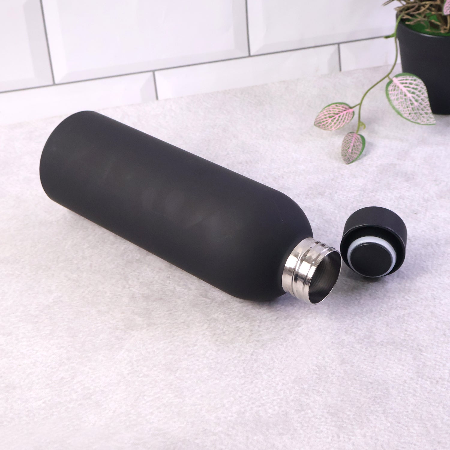 Stainless Steel Double Wall Vacuum-insulated Drink Water (Black  500 Ml Approx)