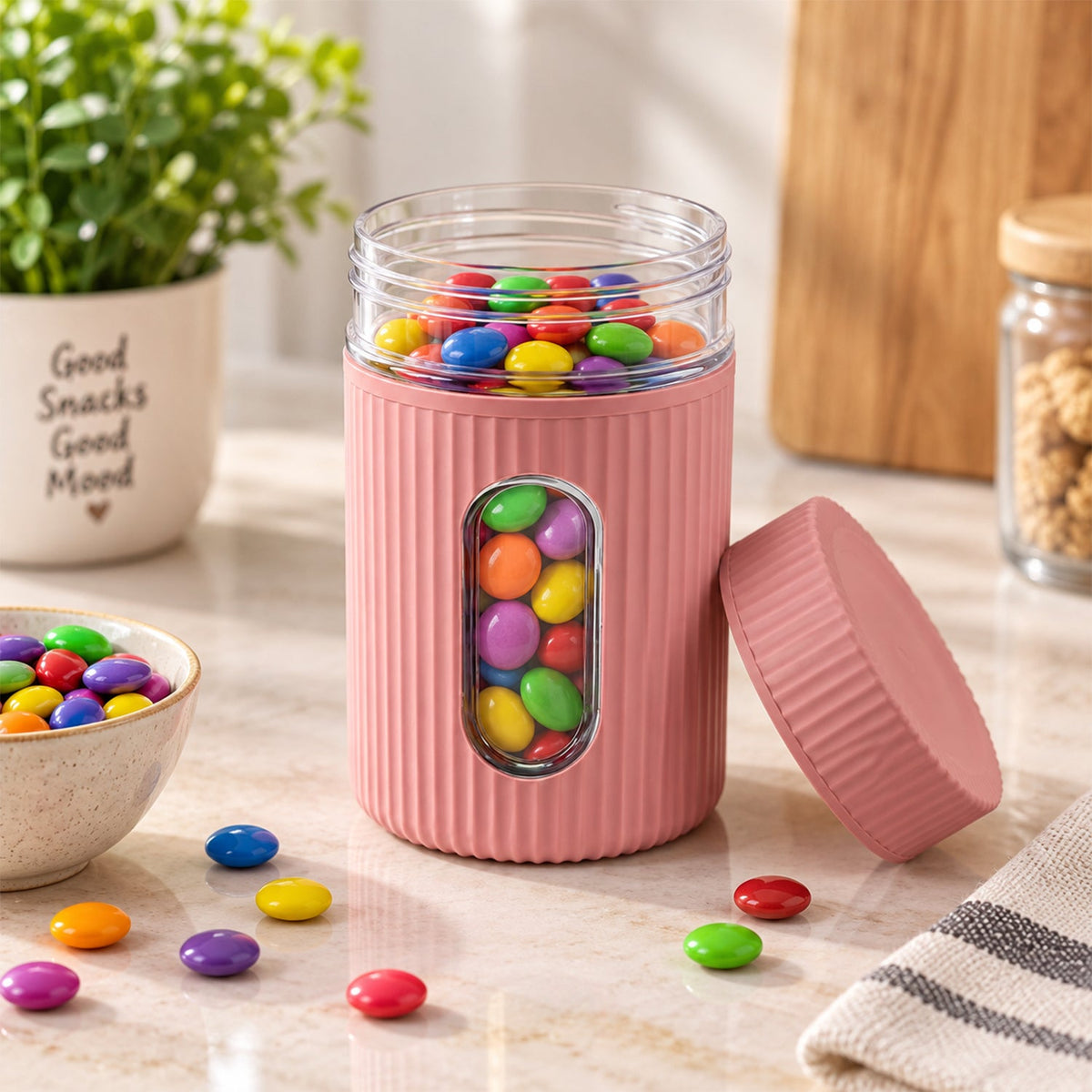 Wukusy 750ml plastic storage container with window and screw lid, showing clear view of container and lid design.