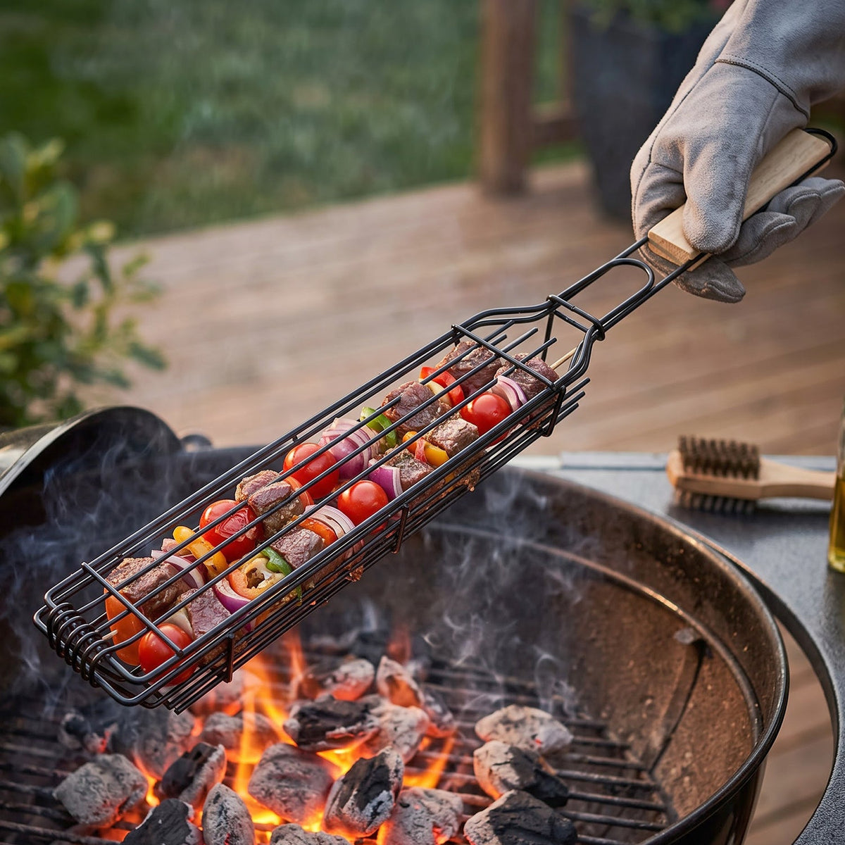 Metal Barbecue Grill Basket With Wooden Handle For Outdoor Bbq Cooking (1 Piece)