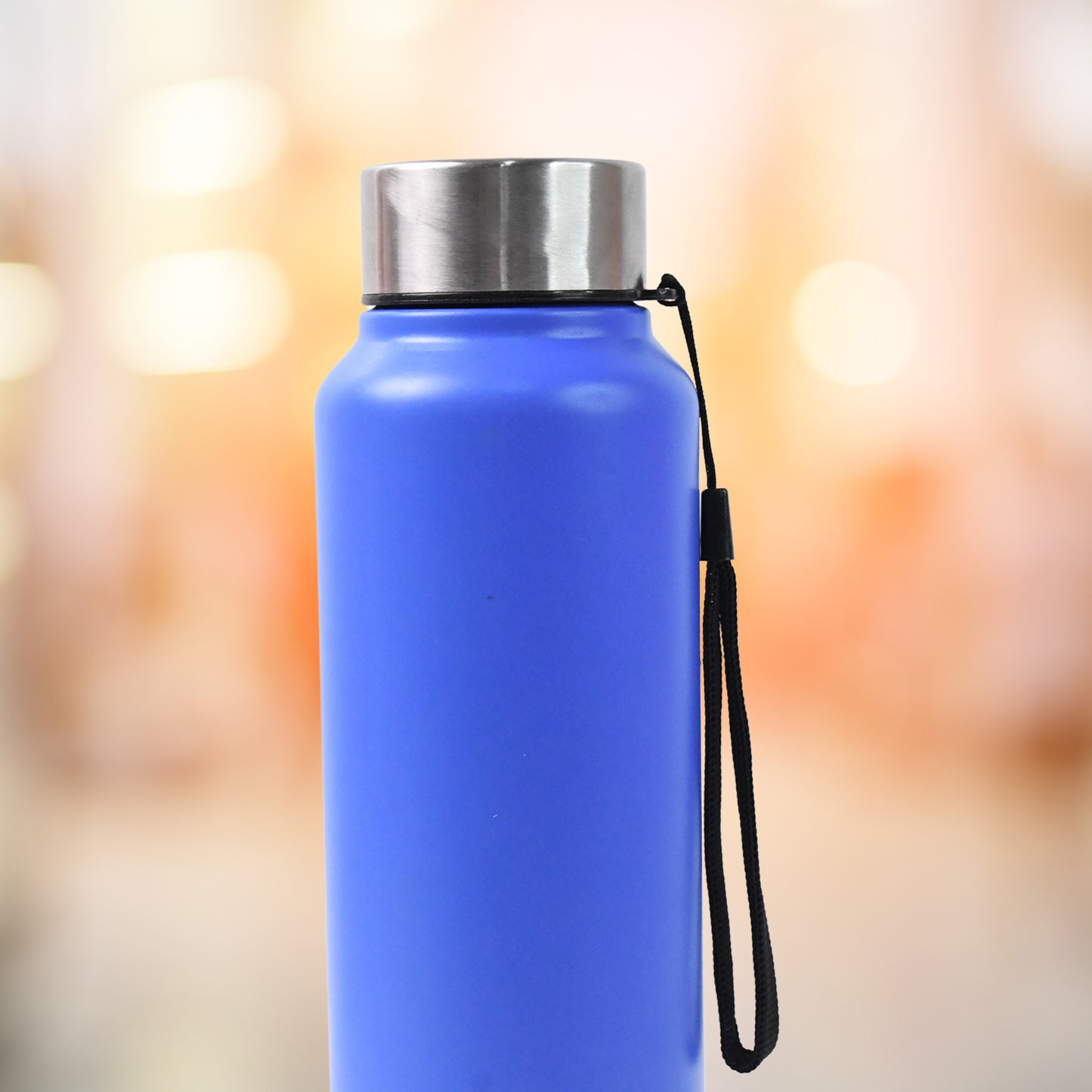Wukusy stainless steel 1000ml water bottle with a sleek silver finish, featuring a screw-top lid and ergonomic design.