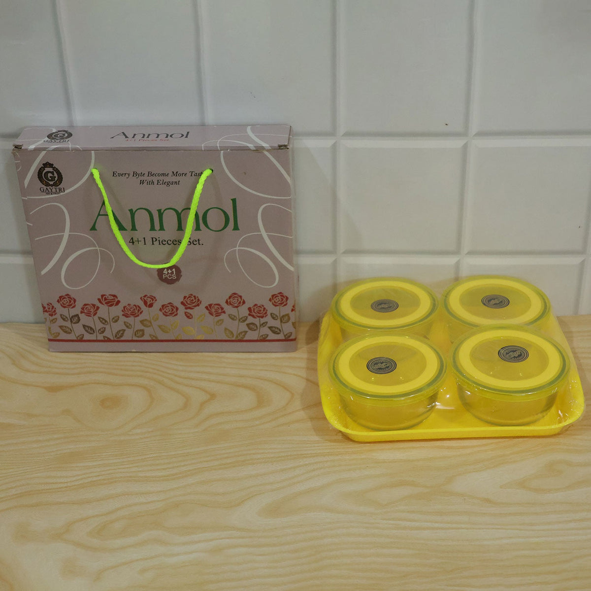 Wukusy 5-piece glass bowl set with plastic lids and serving tray for snacks, nuts, and food storage, arranged on a table.
