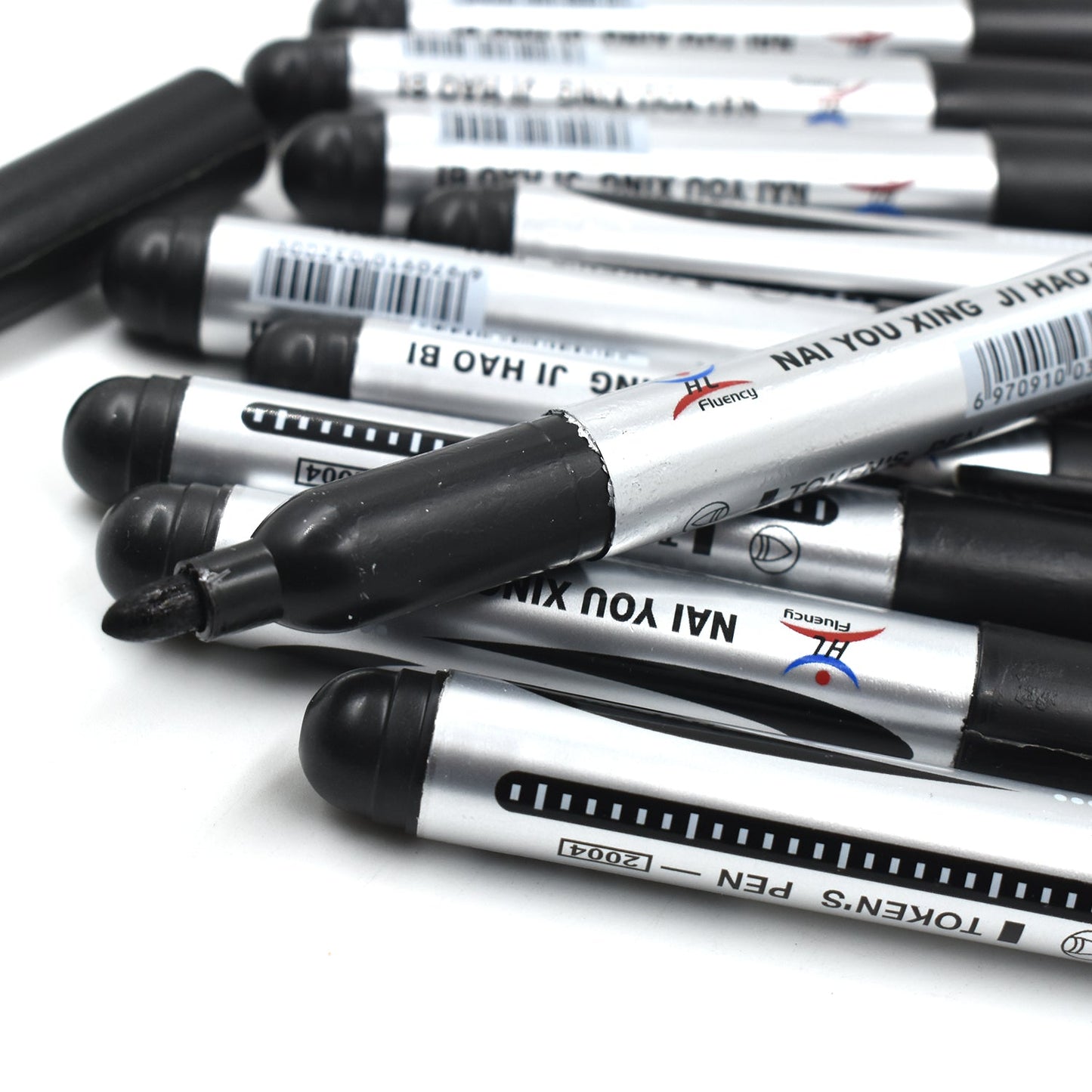Wukusy 9018 10-piece black marker set for school, college, and office use, with markers used for studies and teaching.
