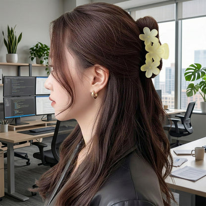Elegant Floral Design Hair Claw Clip For Women (1 Pc)