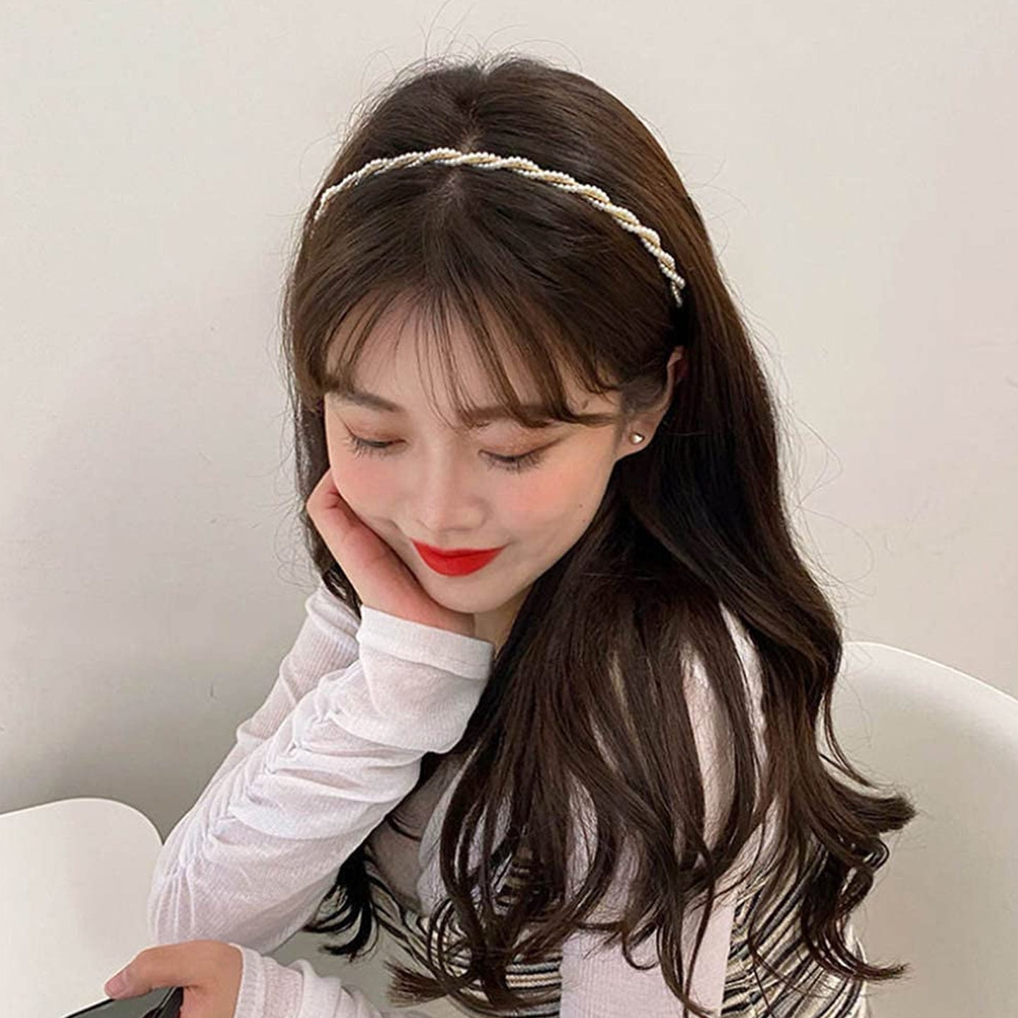 Elegant pearl design Wukusy hairband featuring a classic style with pearl accents, perfect for adding a touch of sophistication