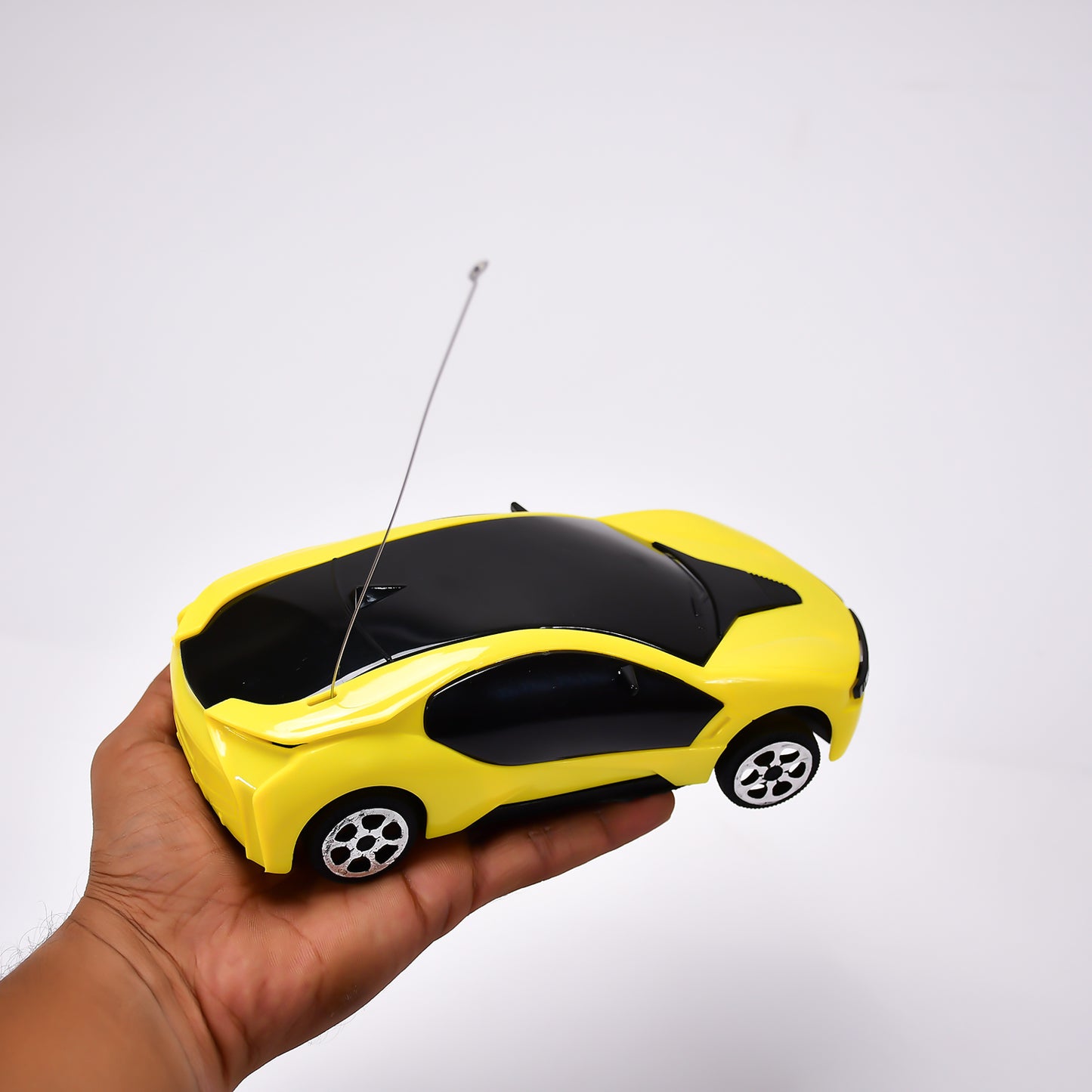 Wukusy 4465 Racing Fast Steering RC car toy for kids, modern attractive remote control toy car with sleek design