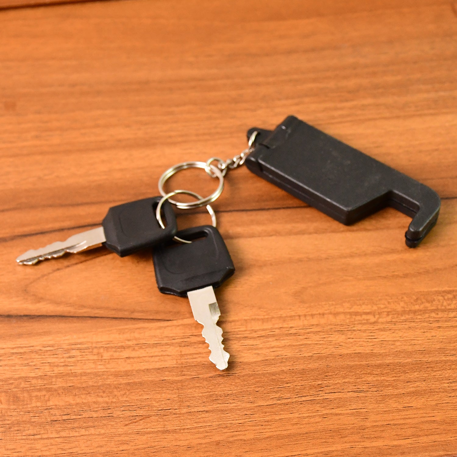 Set of five multicolor Wukusy 2-in-1 plastic keychains with mobile stands and phone holders, ideal for office use.