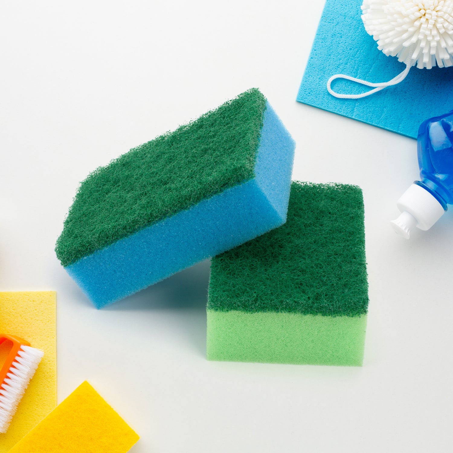 Wukusy 2-in-1 scratch scrub sponge for dishwashing, furniture cleaning, and household use, with high friction and wear resistance.