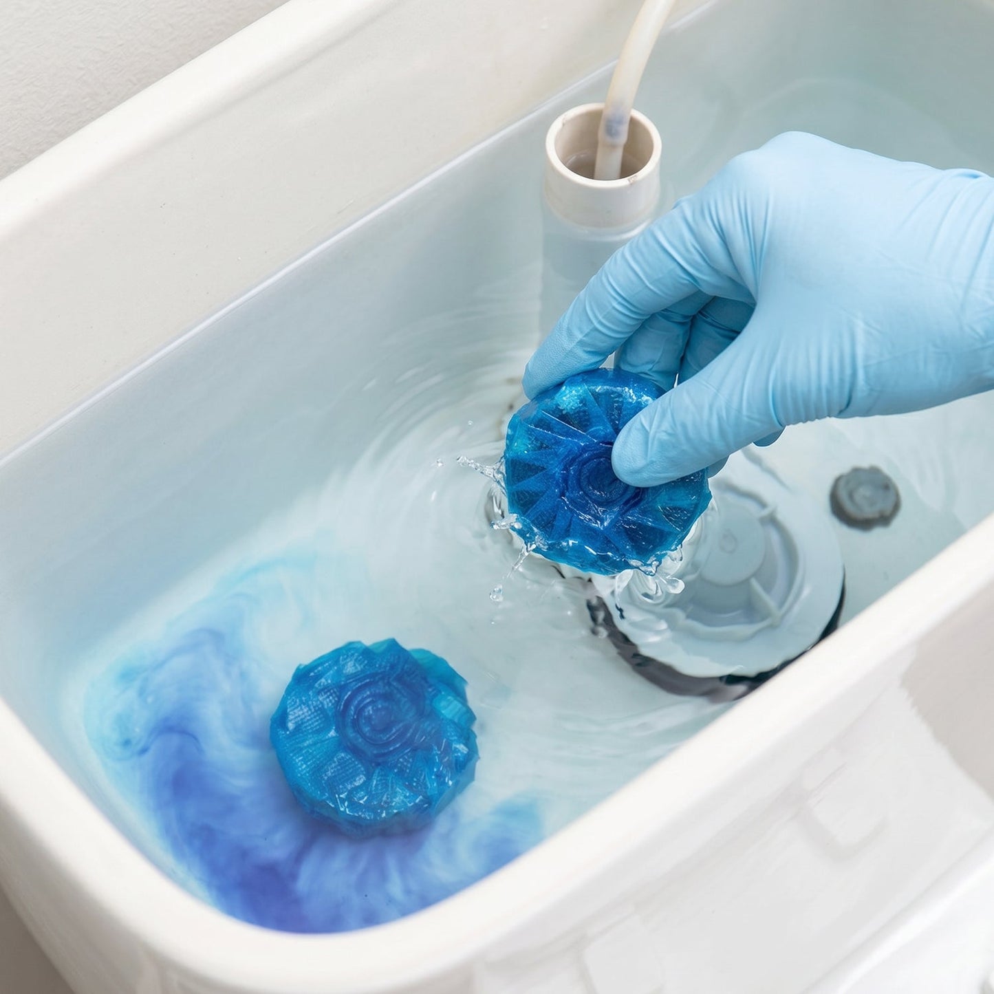 Automatic Flushing Toilet Cleaner  Long-lasting  Freshening