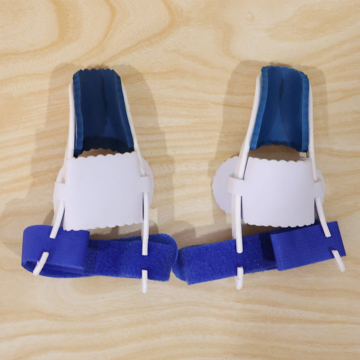 Wukusy toe bunion corrector supporting natural toe alignment and providing pain relief with cushioned padding.