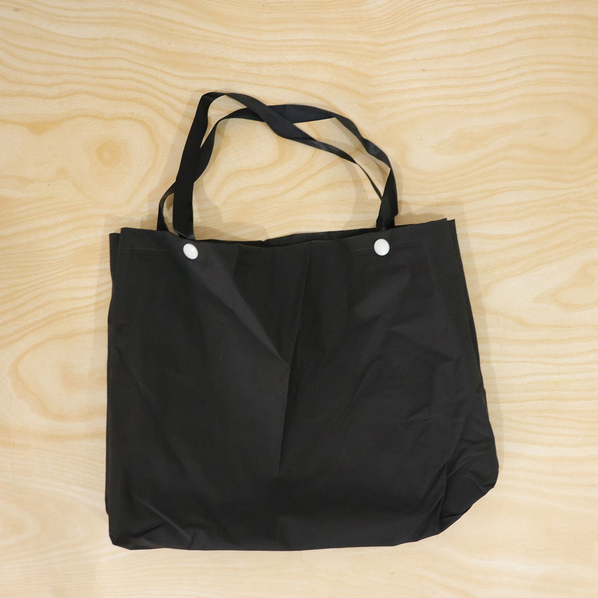 Wukusy shopping tote bag with wide carry straps, 32x23 cm, featuring a spacious design for daily essentials.