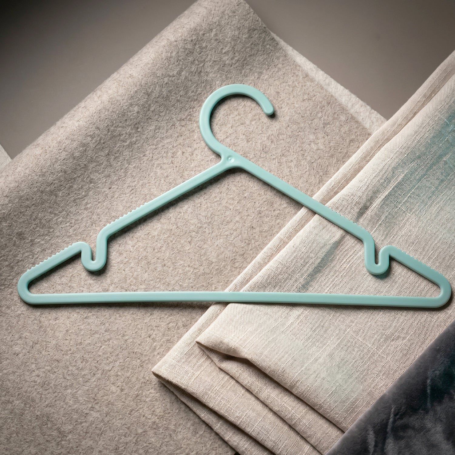 Apex Gripi Cloth Hanger Durable Plastic Clothes Hangers For Wardrobe (6 Pc)