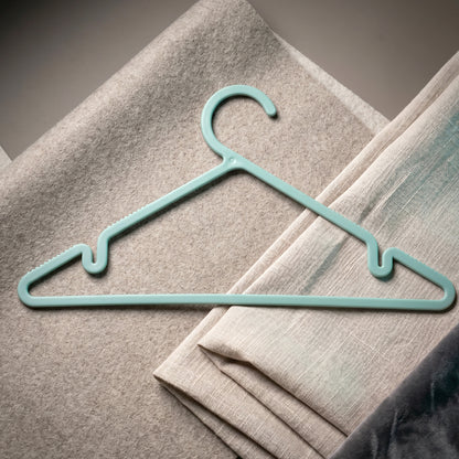 Apex Gripi Cloth Hanger Durable Plastic Clothes Hangers For Wardrobe (6 Pc)