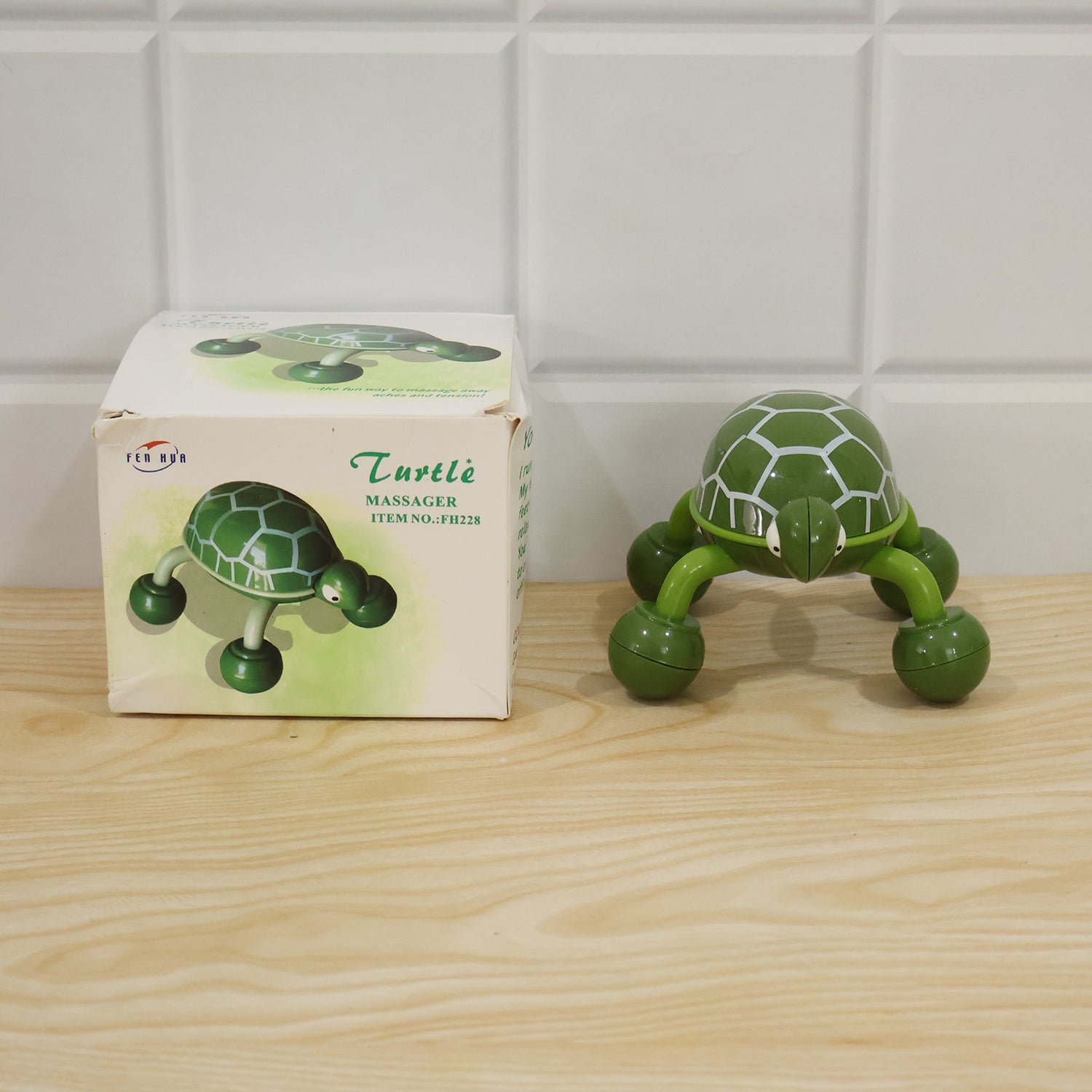 Green Plastic Turtle Shape Four Wheel Handheld Body Massage Roller Tool (1 Pc)