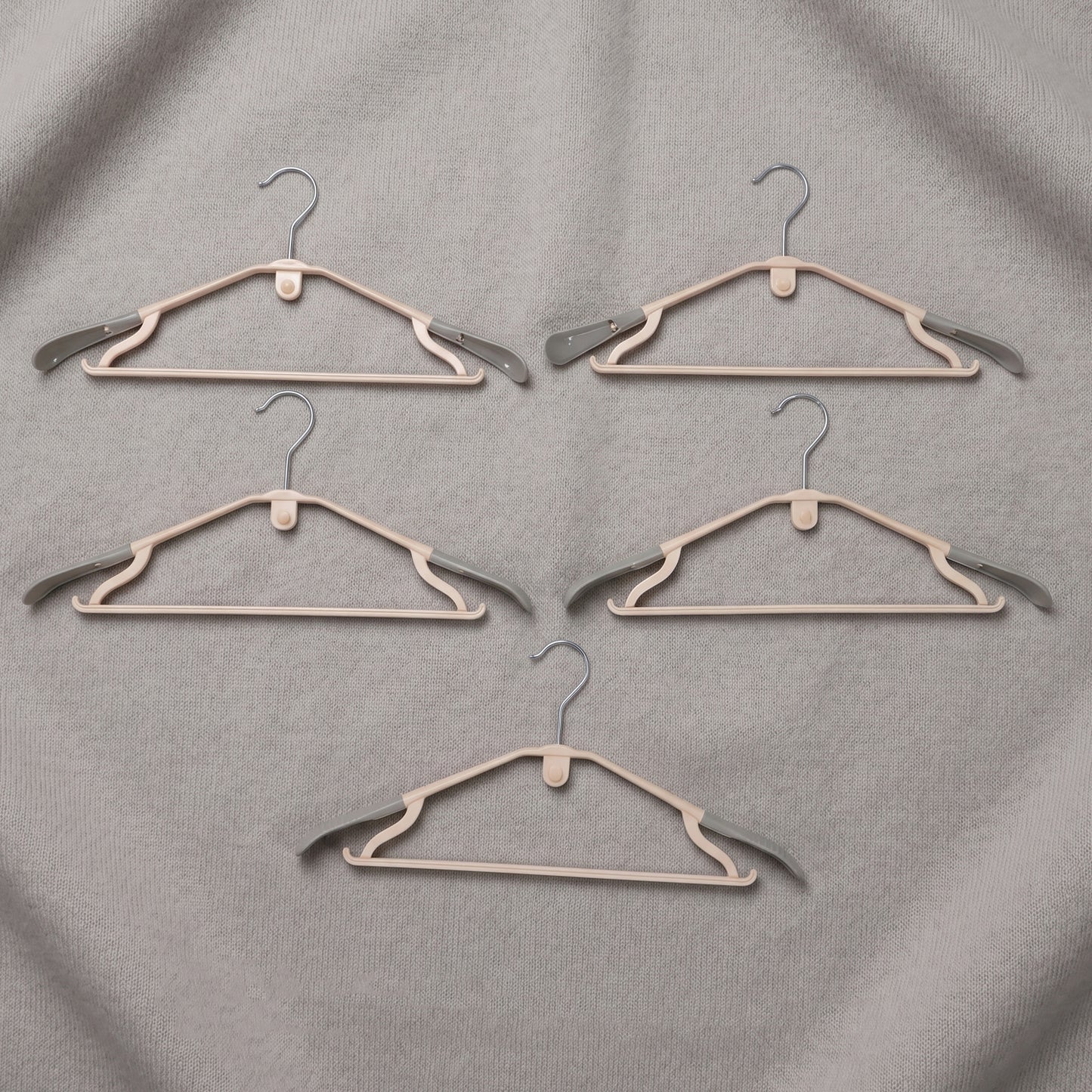 Durable Plastic Clothes Hangers Set (5 Pc Set)