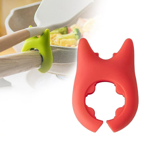 Wukusy plastic pot holder for kitchen use, sturdy and heat-resistant, designed to protect surfaces when handling hot pots and pans.