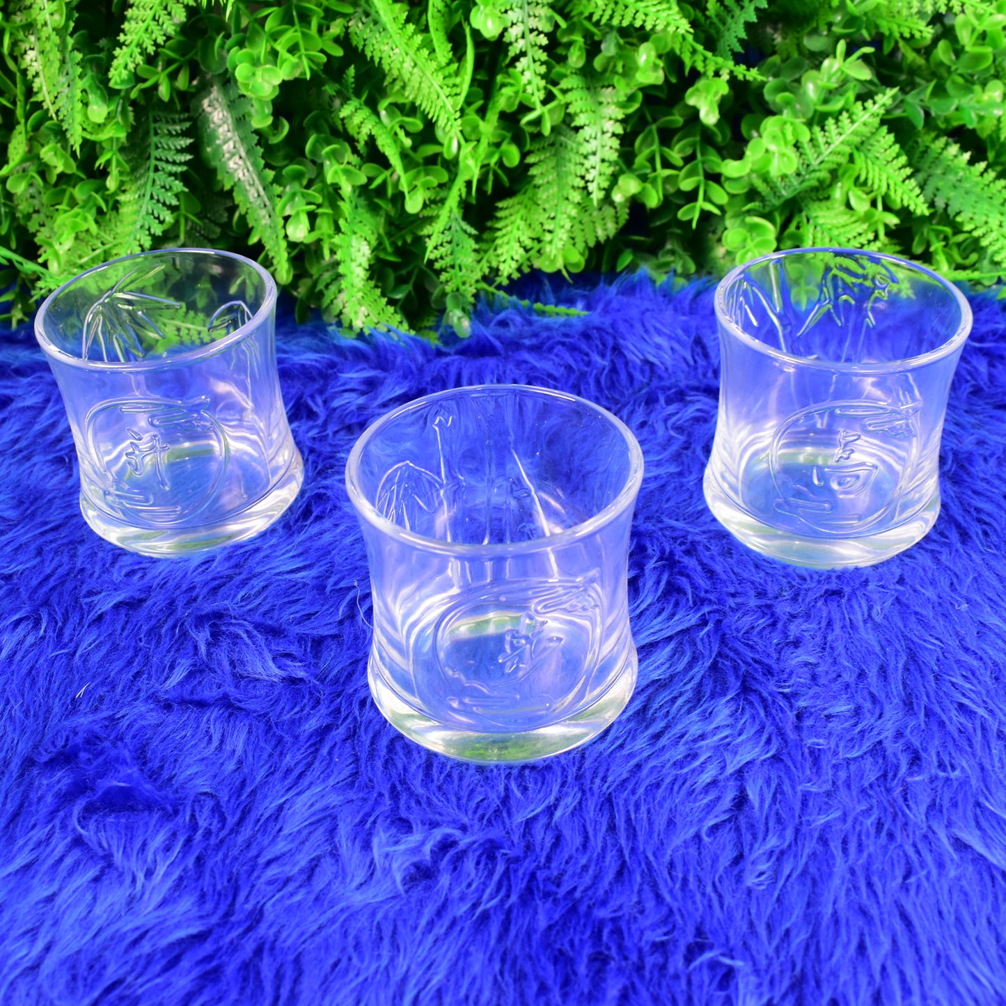 Wukusy 3-piece glass tumbler and cup set, clear transparent drinkware for beverages, modern design with smooth surfaces.