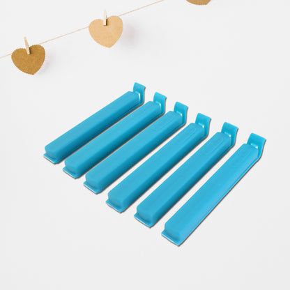 Wukusy Ritu 18-piece plastic pouch sealer clip set displayed on a white background, showing various clip sizes and designs.