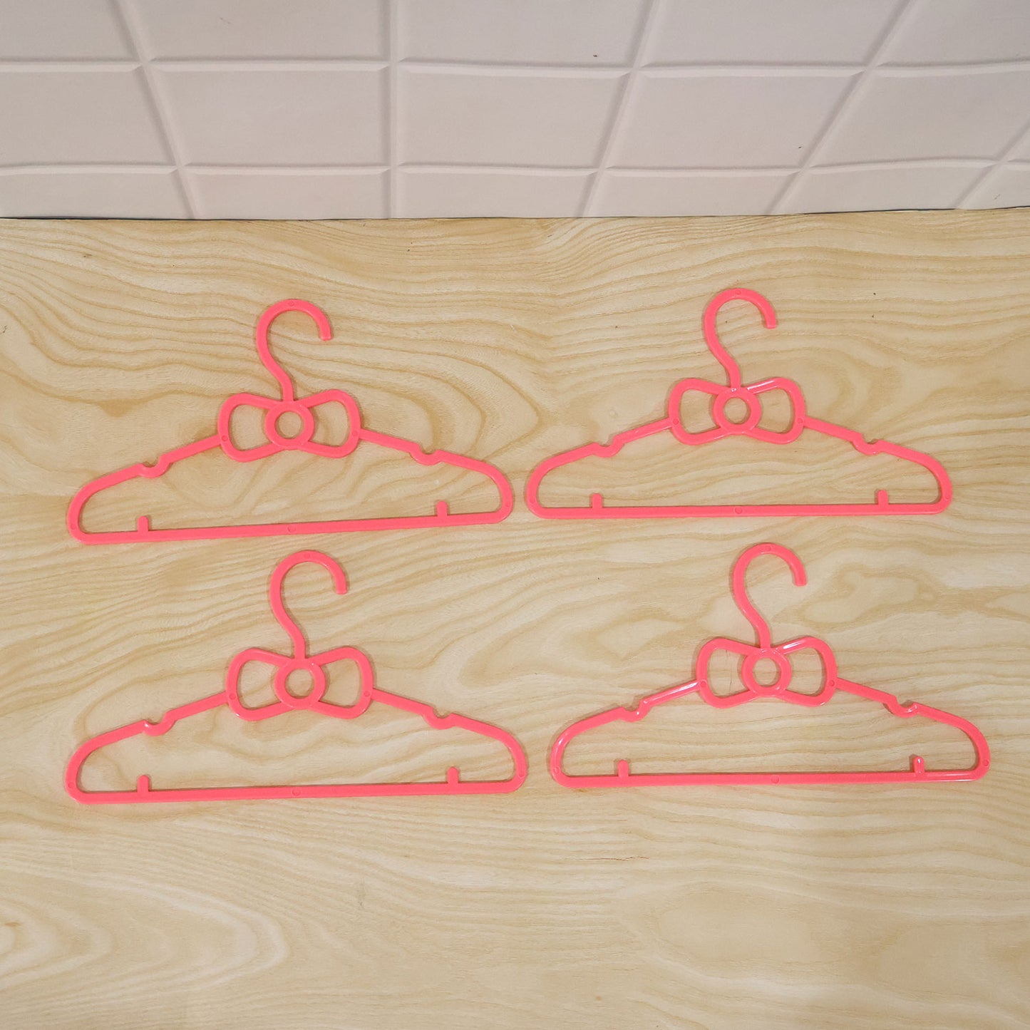 Kids Plastic Clothes Hangers Set Of 4 Cute Bow Design Baby Wardrobe (4 Pc Set)