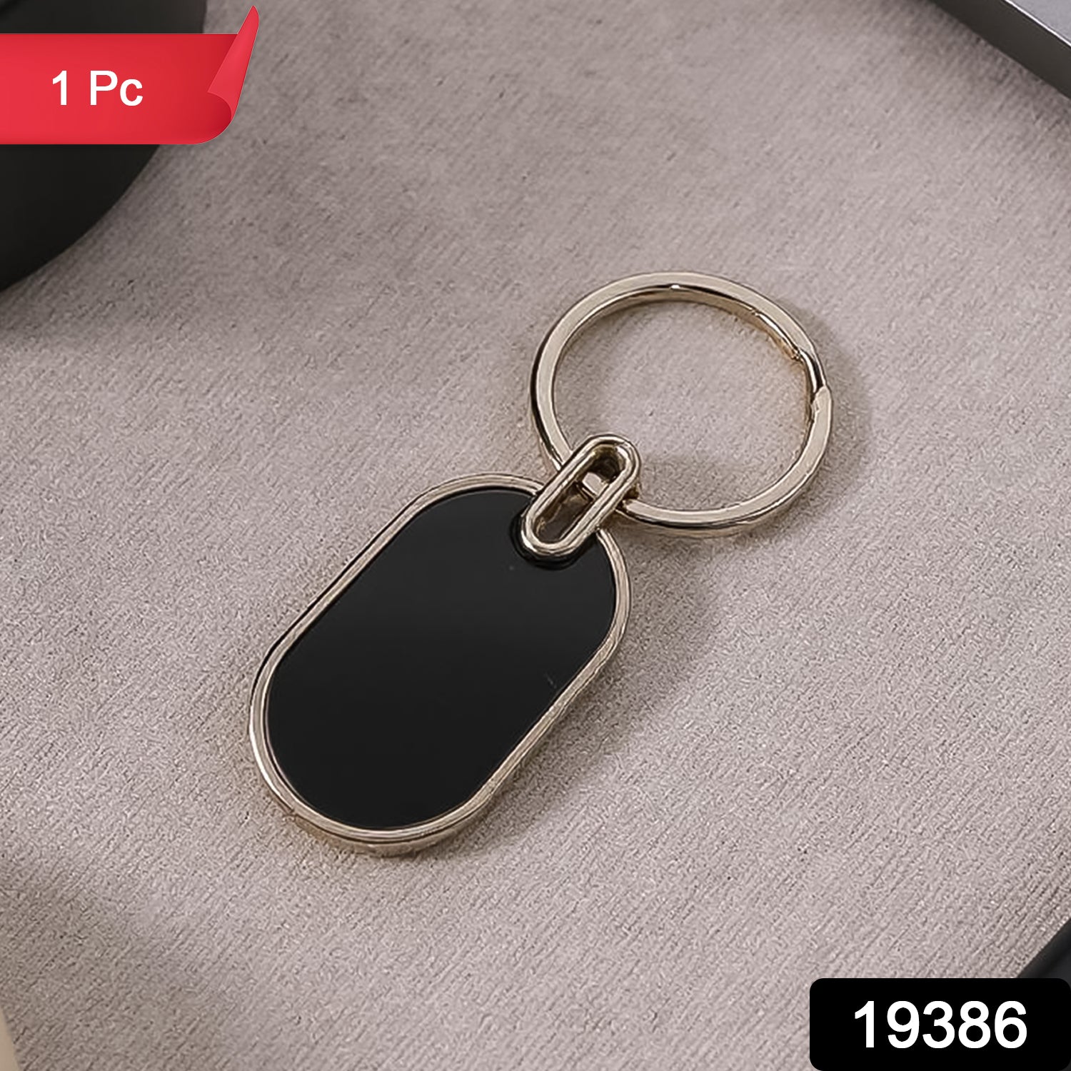 Elegant black and silver oval metal keychain by Wukusy, featuring a sleek design and sturdy metal construction.