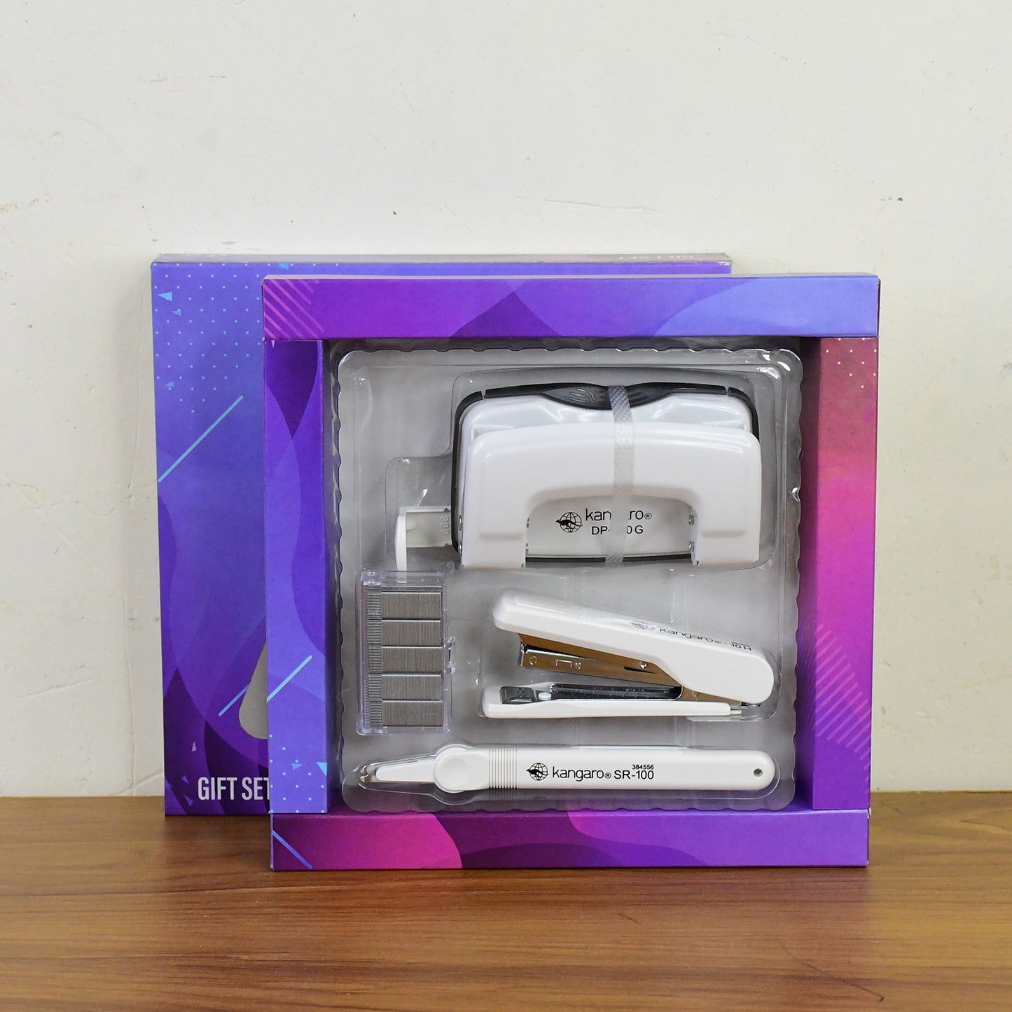 Wukusy Kangaro 4-in-1 premium office stationery gift set with pens, notepad, and accessories on a white background