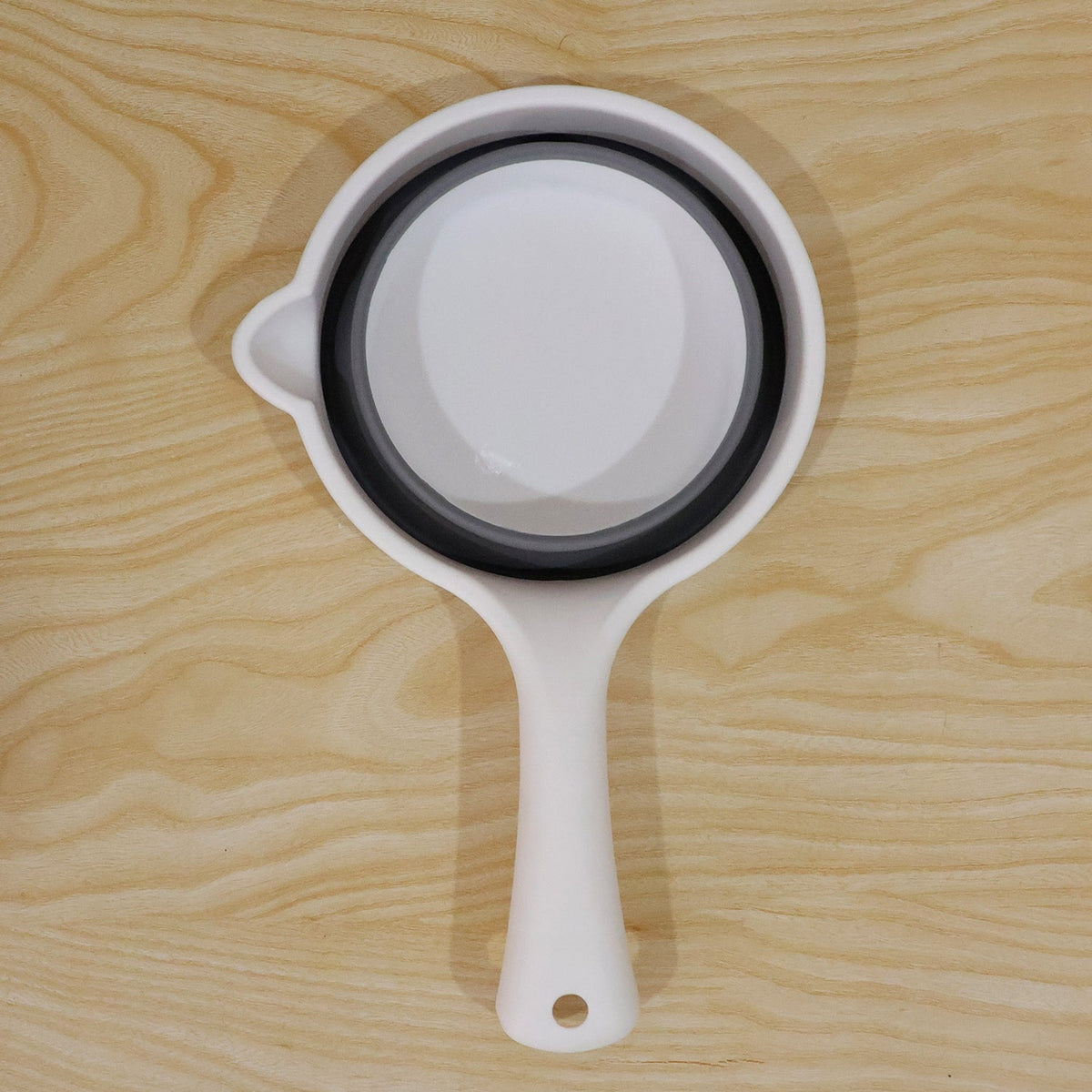 Wukusy collapsible water scoop with long handle and pouring spout, 16.5x27 cm, shown in a partially extended position.