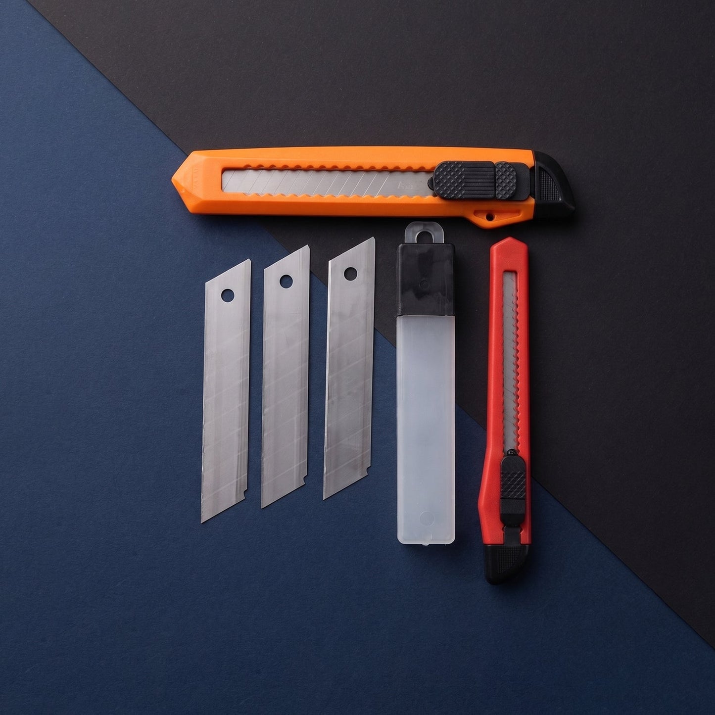Professional Utility Knife Cutter Set With Extra Snap Off Blades (1 Set)